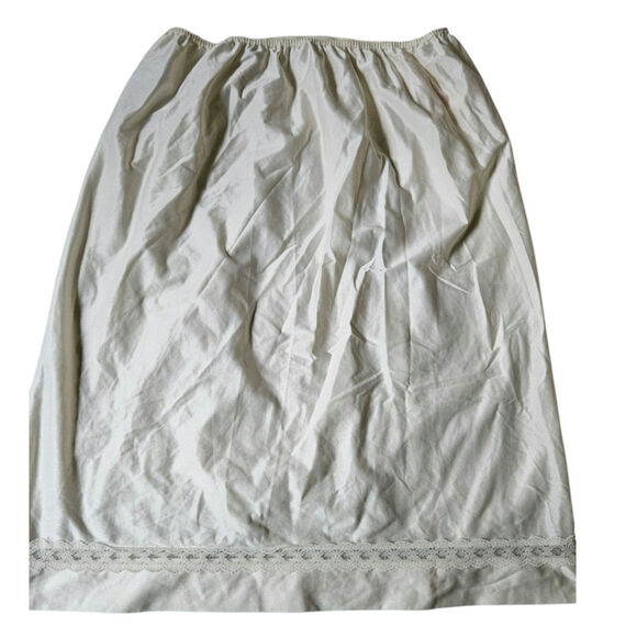 Vintage Half Slip Creme Eyelet Lace Lingerie Made in England 14" Waist - Picture 6 of 8